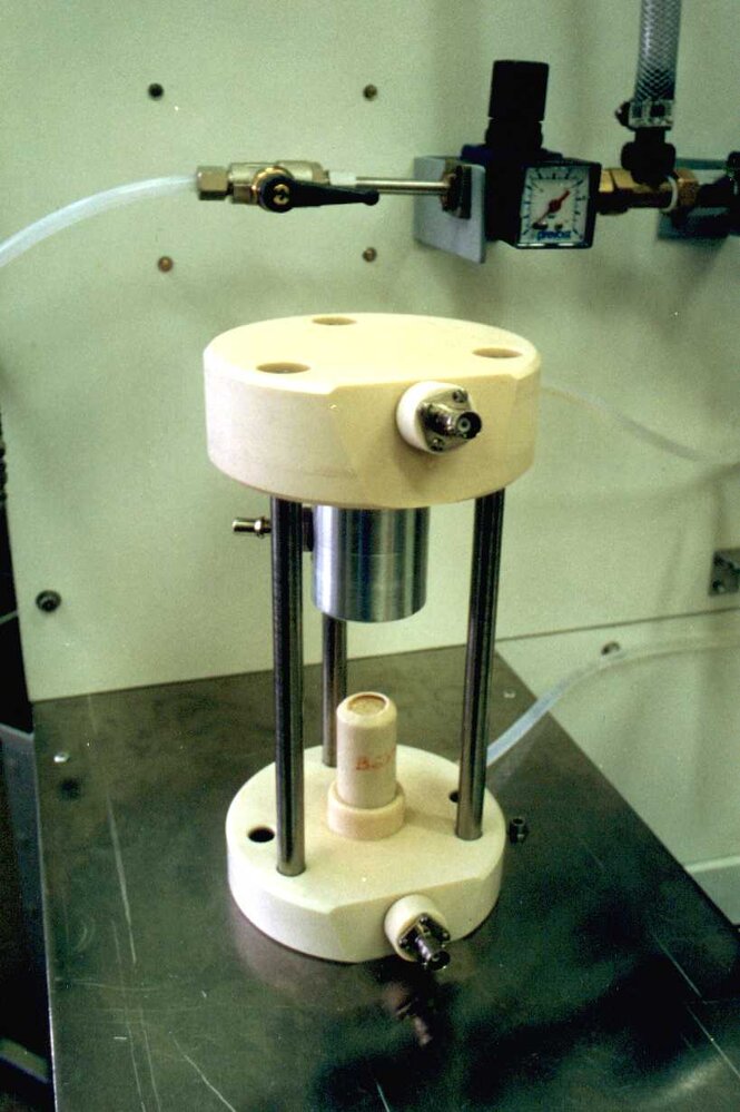 Perméamètre et mesure de potentiel d'électrofiltration